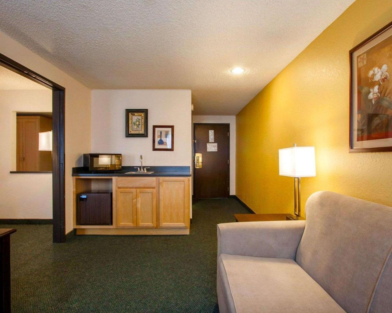 Quality Inn & Suites Спрингфийлд Екстериор снимка